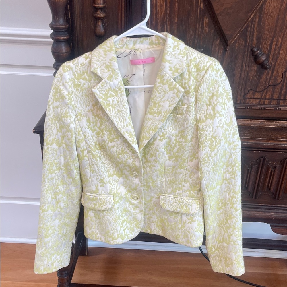 Elegant Women's Blazer in Cream and Green